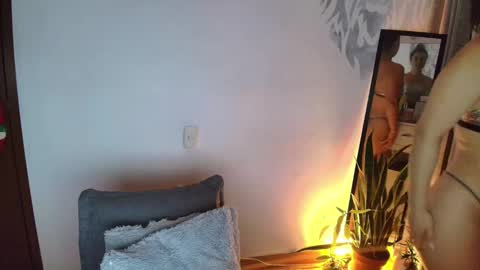 Snapshot of alyssia_wolds_1 chatting on October 14, 2025, 12:44 am alyssia wolds online show from October 14, 2025, 12:44 am