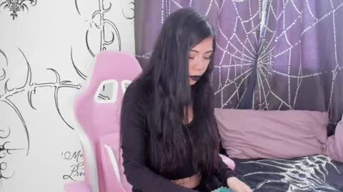 Snapshot of alyxroses chatting on June 17, 2026, 4:30 pm online show from June 17, 2026, 4:30 pm