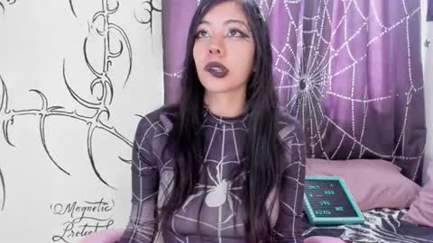 Snapshot of alyxroses chatting on June 19, 2026, 6:01 pm online show from June 19, 2026, 6:01 pm