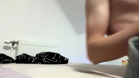 alzuhki975150 online show from March 19, 2026, 5:55 am