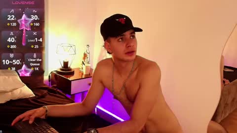 Snapshot of amadeo_wild chatting on December 2, 2024, 5:04 pm Amadeo Wild online show from December 2, 2024, 5:04 pm