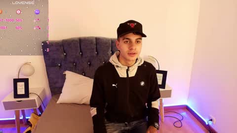 Snapshot of amadeo_wild chatting on December 4, 2024, 1:53 pm Amadeo Wild online show from December 4, 2024, 1:53 pm