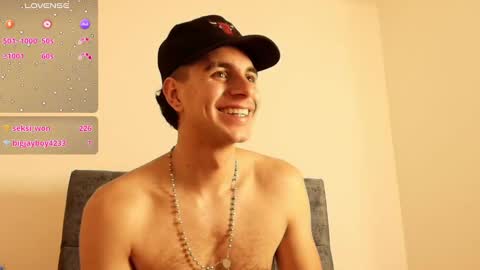 Snapshot of amadeo_wild chatting on December 4, 2024, 5:11 pm Amadeo Wild online show from December 4, 2024, 5:11 pm