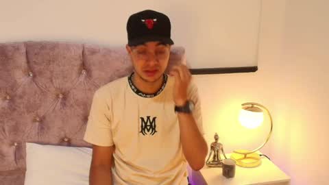 Snapshot of amadeo_wild chatting on January 12, 2025, 12:01 pm Amadeo Wild online show from January 12, 2025, 12:01 pm