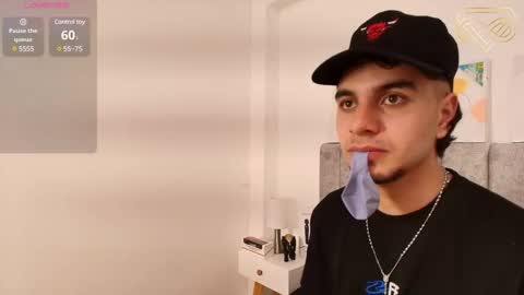 Snapshot of amadeo_wild chatting on January 22, 2025, 4:02 pm Amadeo Wild online show from January 22, 2025, 4:02 pm