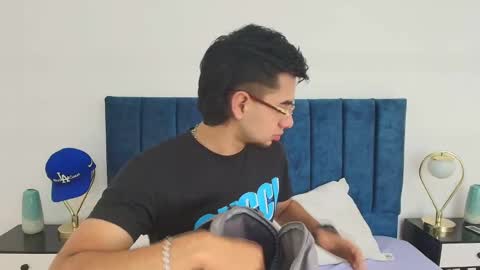 Snapshot of amadeo_wild chatting on March 9, 2025, 2:21 pm Amadeo Wild online show from March 9, 2025, 2:21 pm