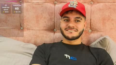 Snapshot of amadeo_wild chatting on November 28, 2025, 4:53 pm Amadeo Wild online show from November 28, 2025, 4:53 pm