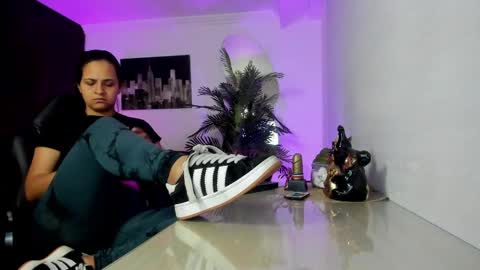 Snapshot of amaia_bushida chatting on September 22, 2025, 1:51 am anny online show from September 22, 2025, 1:51 am