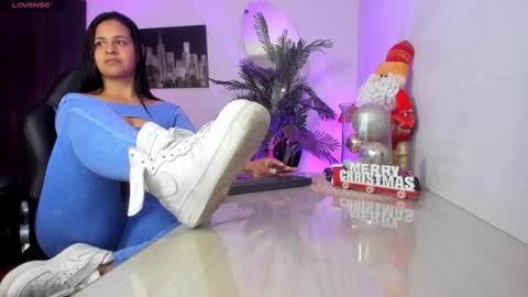 Snapshot of amaia_bushida chatting on November 27, 2025, 2:13 am anny online show from November 27, 2025, 2:13 am