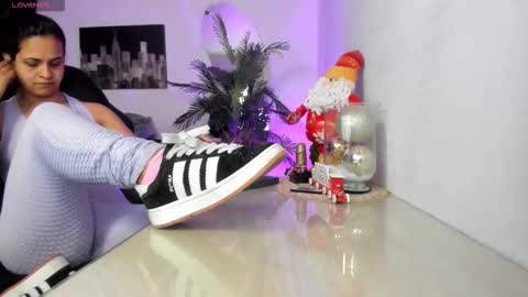 Snapshot of amaia_bushida chatting on November 30, 2025, 2:37 am anny online show from November 30, 2025, 2:37 am