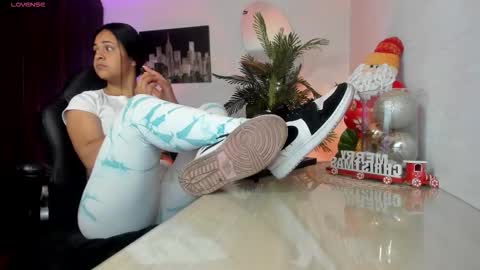 anny online show from December 4, 2025, 2:21 am