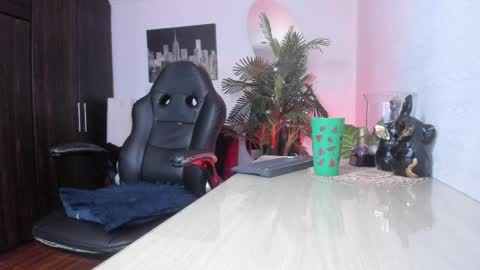 anny online show from April 28, 2026, 2:21 am