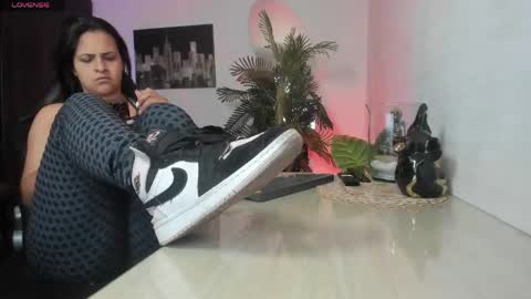 Snapshot of amaia_bushida chatting on May 19, 2026, 2:51 am anny online show from May 19, 2026, 2:51 am