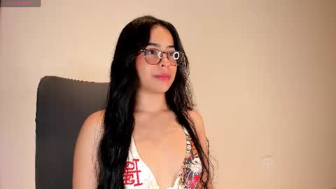 Amalia    real MIA  online show from August 4, 2026, 2:37 am