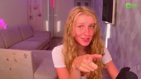 Snapshot of amaliaqueen999 chatting on September 20, 2025, 2:18 pm Amalia online show from September 20, 2025, 2:18 pm