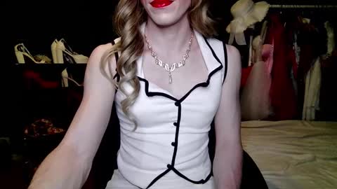 Amalie online show from November 23, 2025, 7:13 pm