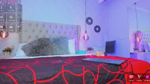 amanda29_ online show from November 19, 2025, 7:47 pm