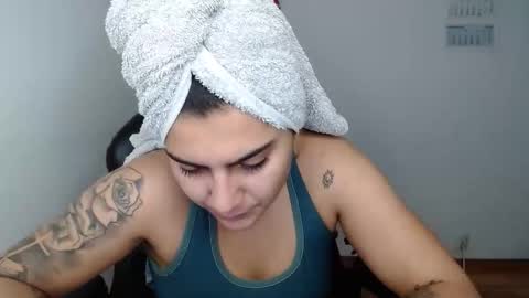 The queen of the biceps  online show from December 18, 2025, 2:34 pm