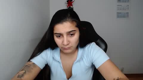 The queen of the biceps  online show from December 22, 2025, 6:49 pm