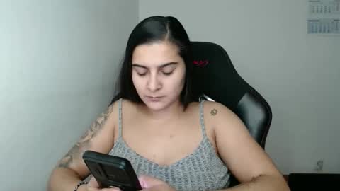 The queen of the biceps  online show from February 4, 2026, 6:25 pm