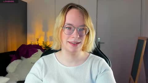 Snapshot of amanda_butlerr chatting on November 2, 2025, 2:30 pm Hi im Amanda online show from November 2, 2025, 2:30 pm