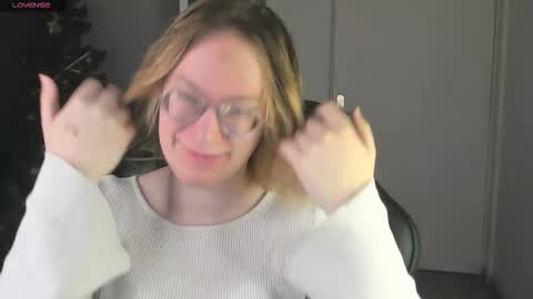 Snapshot of amanda_butlerr chatting on December 18, 2025, 9:15 am Hi im Amanda online show from December 18, 2025, 9:15 am