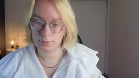 Snapshot of amanda_butlerr chatting on July 19, 2026, 1:37 pm Hi im Amanda online show from July 19, 2026, 1:37 pm