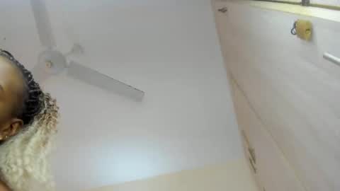 Snapshot of amanda_tint chatting on October 22, 2025, 7:52 am Amanda tint online show from October 22, 2025, 7:52 am