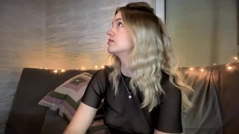 Snapshot of amandatalk chatting on November 19, 2025, 6:13 am amandatalk online show from November 19, 2025, 6:13 am