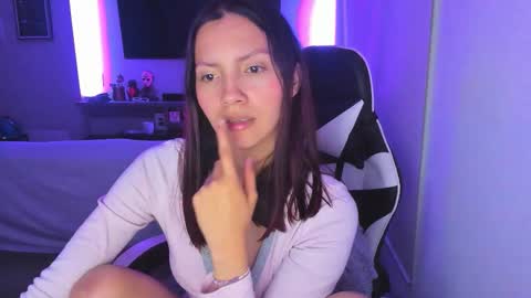 Snapshot of amara_22_ chatting on September 9, 2025, 3:17 am Liz online show from September 9, 2025, 3:17 am