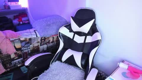 Snapshot of amara_22_ chatting on March 11, 2026, 4:18 am Liz online show from March 11, 2026, 4:18 am