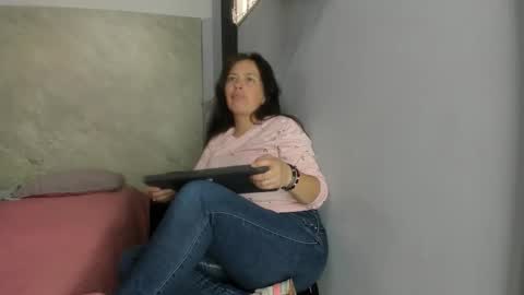 Snapshot of amara_luxe chatting on November 20, 2025, 8:19 pm amara_luxe online show from November 20, 2025, 8:19 pm