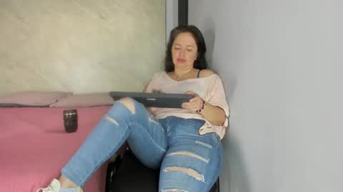 Snapshot of amara_luxe chatting on November 25, 2025, 8:09 pm amara_luxe online show from November 25, 2025, 8:09 pm