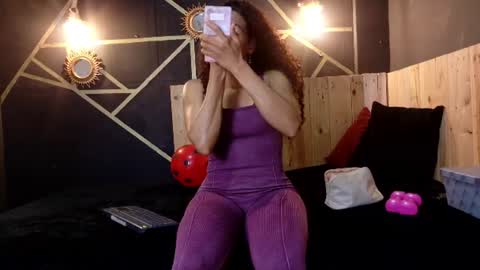 Snapshot of amara_vex chatting on June 19, 2026, 12:31 pm amara_vex online show from June 19, 2026, 12:31 pm