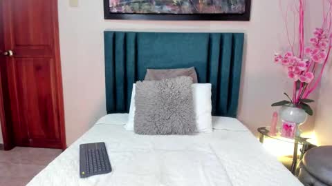 Amara Yasbel online show from October 18, 2025, 5:57 pm