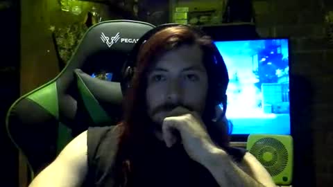 Snapshot of amaru_bf_experience chatting on November 27, 2025, 2:02 am Amaru online show from November 27, 2025, 2:02 am