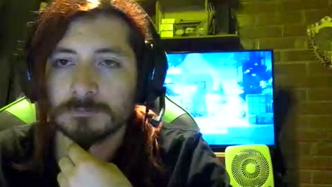 Snapshot of amaru_bf_experience chatting on December 1, 2025, 2:05 am Amaru online show from December 1, 2025, 2:05 am