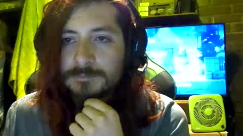 Snapshot of amaru_bf_experience chatting on December 2, 2025, 1:22 am Amaru online show from December 2, 2025, 1:22 am