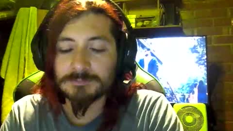 Snapshot of amaru_bf_experience chatting on December 4, 2025, 1:59 am Amaru online show from December 4, 2025, 1:59 am