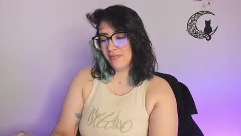 Snapshot of amaryllis_vizcaya chatting on January 25, 2025, 1:43 am Katt online show from January 25, 2025, 1:43 am
