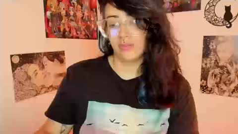 Snapshot of amaryllis_vizcaya chatting on October 18, 2025, 11:27 pm Katt online show from October 18, 2025, 11:27 pm