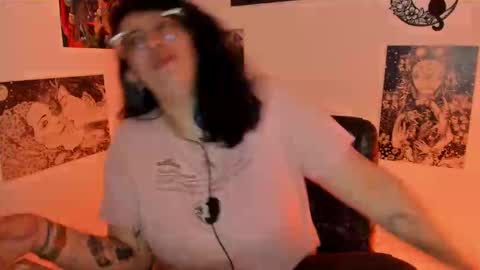 Snapshot of amaryllis_vizcaya chatting on October 21, 2025, 10:21 pm Katt online show from October 21, 2025, 10:21 pm