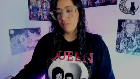 Snapshot of amaryllis_vizcaya chatting on December 4, 2025, 10:51 pm Katt online show from December 4, 2025, 10:51 pm