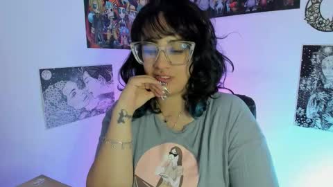 Snapshot of amaryllis_vizcaya chatting on December 14, 2025, 10:14 pm Katt online show from December 14, 2025, 10:14 pm