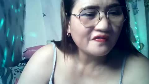Snapshot of amazing_angel22 chatting on April 6, 2026, 11:22 am amazing angel online show from April 6, 2026, 11:22 am