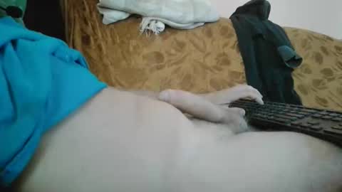 amazingcuteboy845 online show from October 16, 2025, 1:01 pm