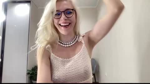 Snapshot of amazingkelly chatting on August 1, 2026, 9:19 am Kelly online show from August 1, 2026, 9:19 am