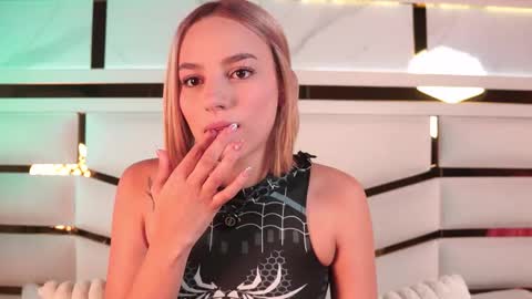 Julieta  online show from December 4, 2025, 11:41 am