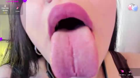 Snapshot of ambar_wells chatting on July 10, 2026, 6:10 pm ana online show from July 10, 2026, 6:10 pm