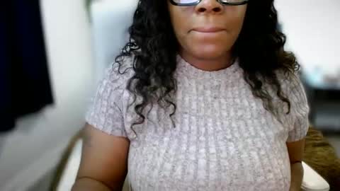 Snapshot of ambarose88 chatting on October 27, 2025, 3:27 pm Amoya online show from October 27, 2025, 3:27 pm